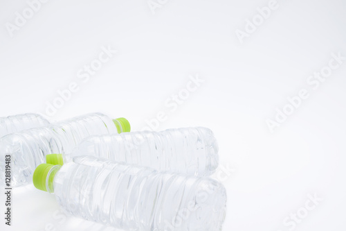 Wallpaper Mural 複数の倒れているペットボトル　ミネラルウォーター　水 Torontodigital.ca