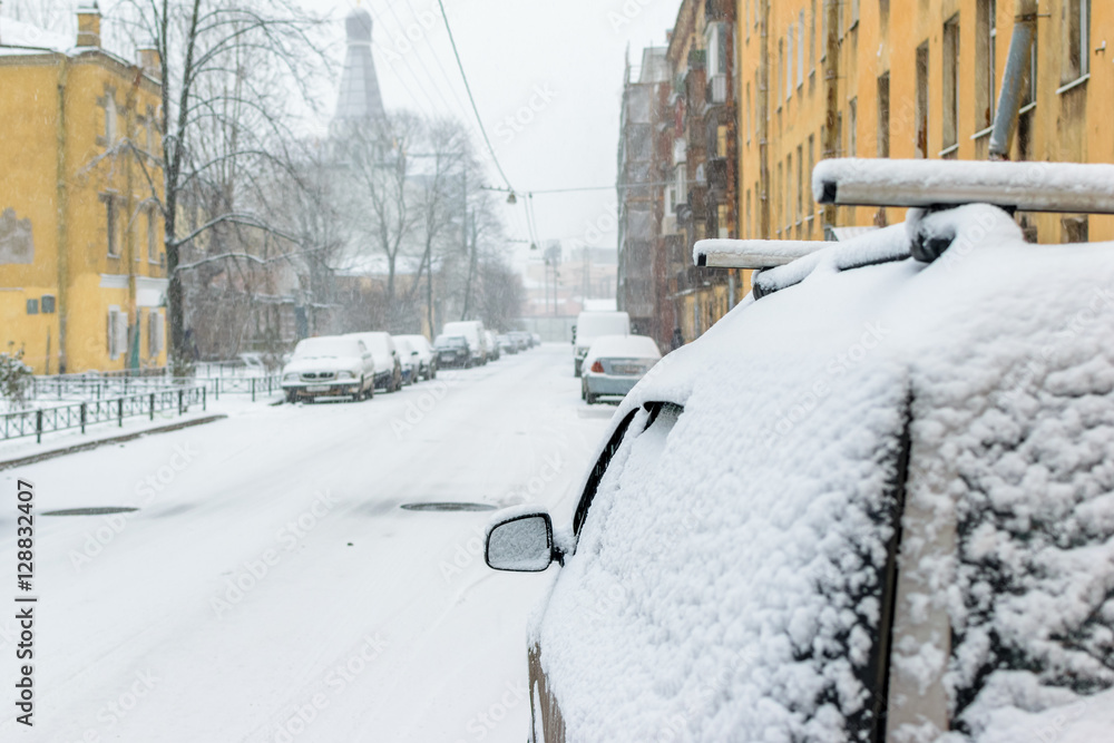 Fototapeta premium RUSSIA, SAINT-PETERSBURG - November, 2016: the heavy snowfall in the city