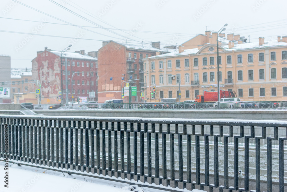 Fototapeta premium RUSSIA, SAINT-PETERSBURG - November, 2016: the heavy snowfall in the city