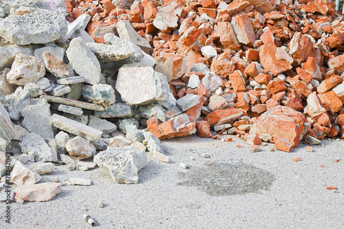 Fotografía Concrete and brick rubble debris on construction site after a demolition