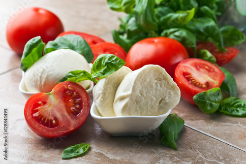 Obraz na plátně mozzarella with tomato and basil