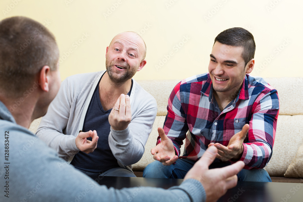 Obraz premium Adult guys sitting at table