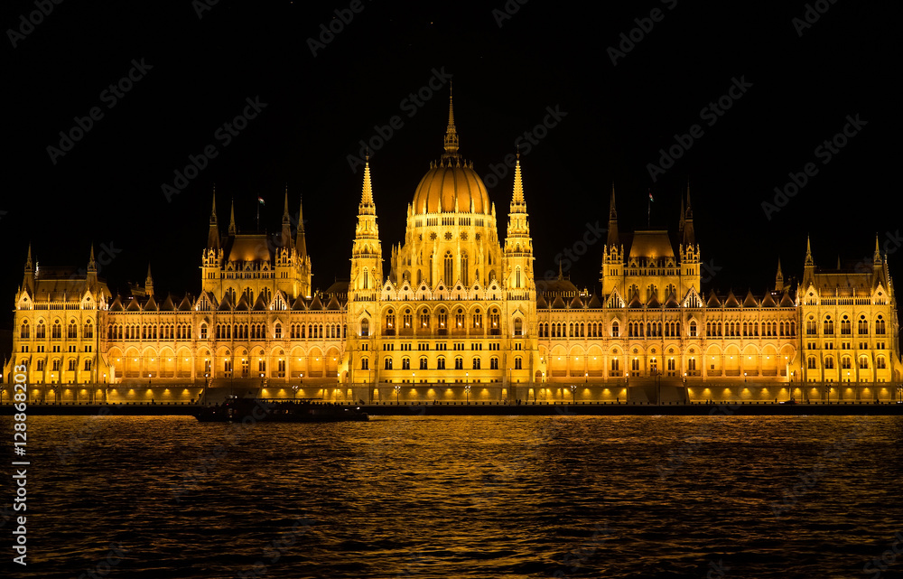 Parlament Budapest bei Nacht