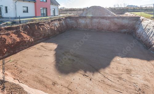 Baugrube mit Fundamenteckpunkten photo