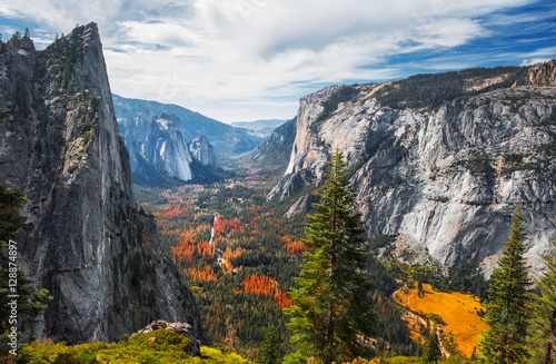 Photography View of the valley of Yosemite National Park, USA