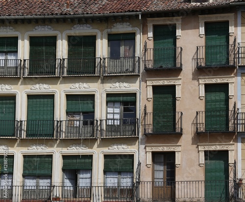 Fachada de casas de la plaza Mayor de Segovia.