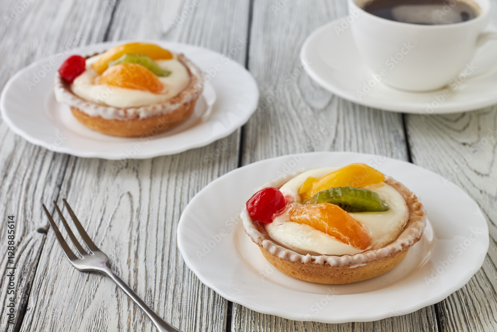 Tartlets with cream and fruits, orange, kiwi, cherry Tartlets with cream and fruits, orange, kiwi, cherry