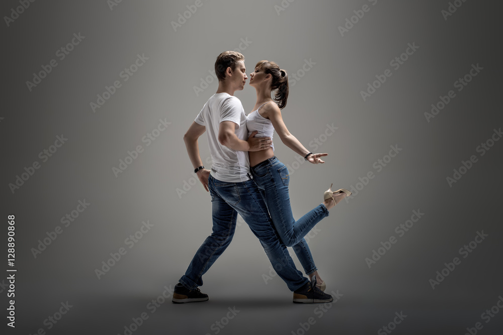 couple dancing social danse couple dancing social danse