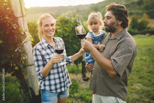 Konstfotografi Wine grower family tasting wine