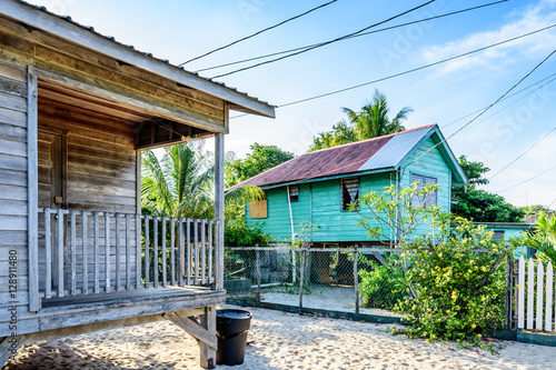 Fototapeta Naklejka Na Ścianę i Meble -  Wooden houses near Caribbean beach