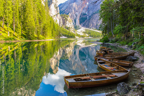 Fototapeta Naklejka Na Ścianę i Meble -  scenic and wonderful reflexes and boats on Lake Braies, Italian Alps