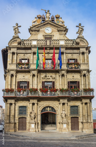Obraz na plátně City hall in the historical center of Pamplona