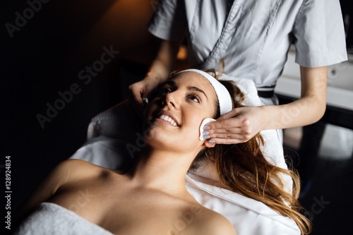 Εκτύπωση καμβά Lovely brunette enjoying massage