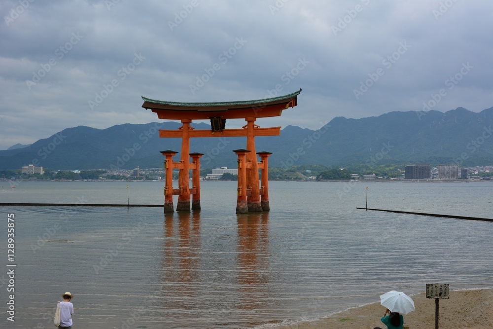 Landscape views, mountains, blue sky, fish, bridge. Landscape views, mountains, blue sky, fish, bridge.