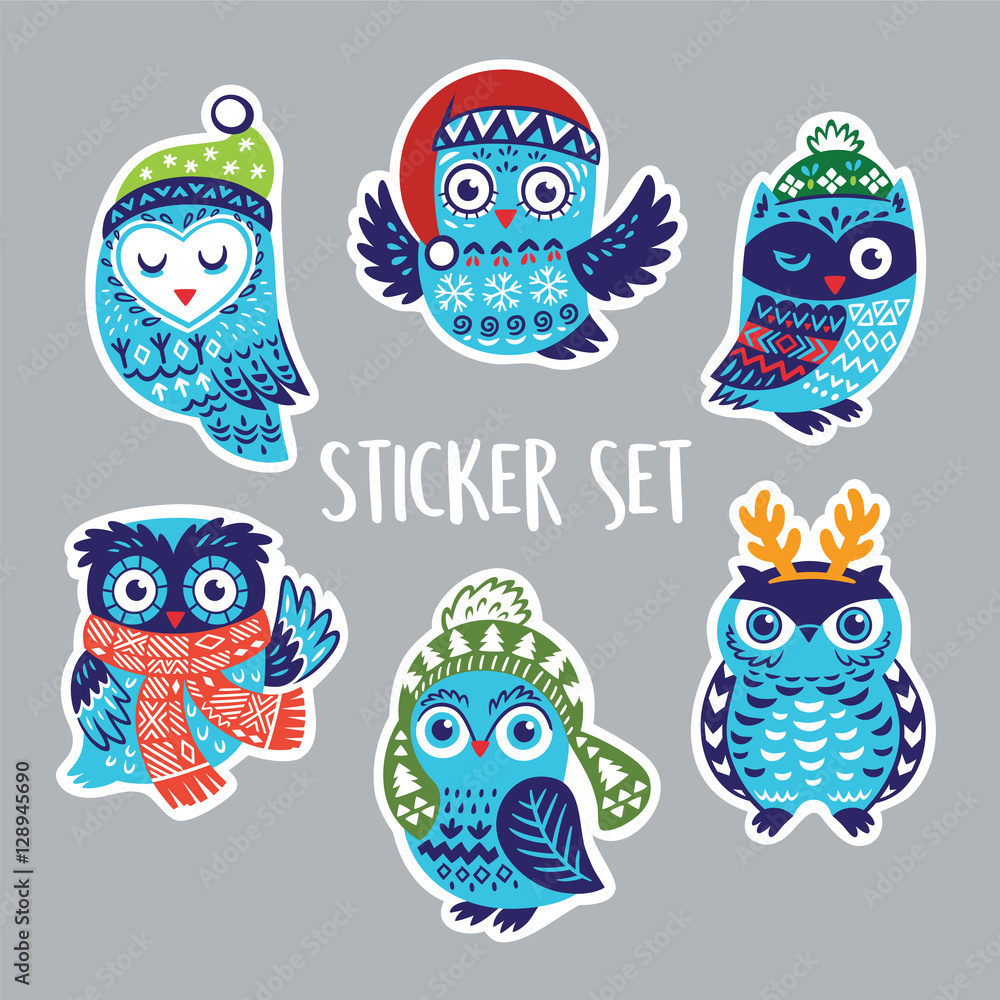 Obraz premium Set of stickers with Christmas owls in knitted hats, scarves