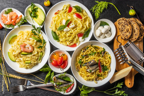 イタリア食材 生パスタ Raw pasta and Italian ingredients