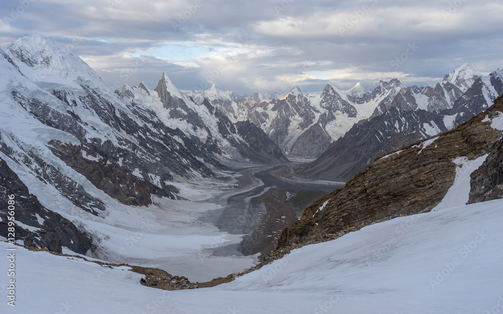 Fototapeta premium Beautiful view on top of Gondogoro la pass, K2 trek, Pakistan