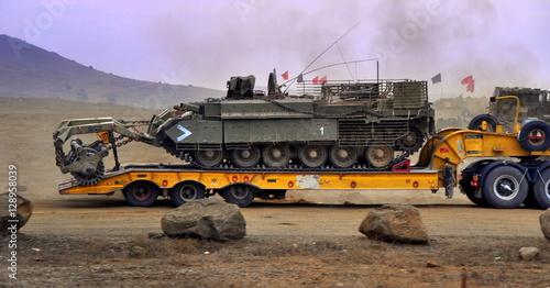 Panzer der israelischen Armee unterwegs in Galiläa photo