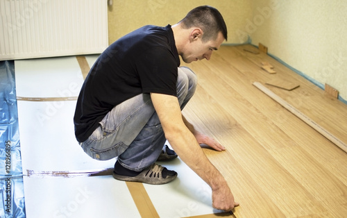 The process of installing laminate wooden on the floor