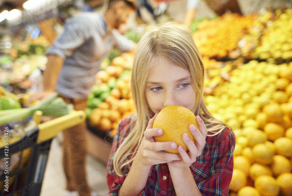 Girl wants to help parents while shopping Girl wants to help parents while shopping
