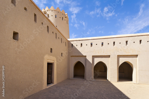 Old traditional fort in Liwa area, United Arab Emirates © Freelancer