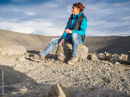 Tableau sur toile Woman in front of an empty volcanic crater in Iceland