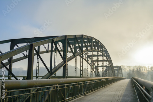 Brücke im Nebel Strasse 