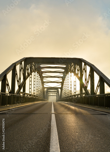 Brücke im Nebel Strasse 