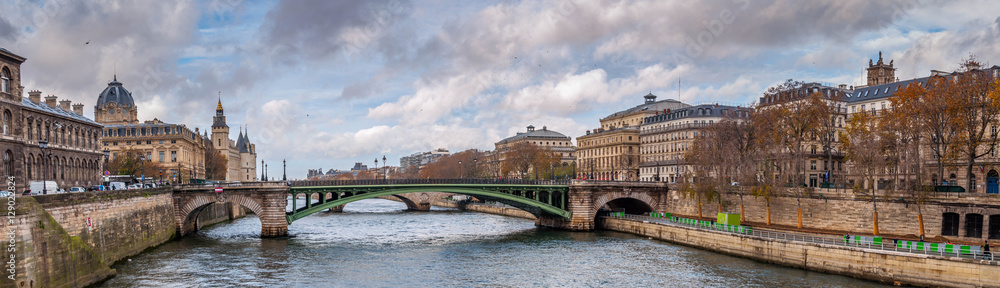 Panorama de la Seine et pont de Paris