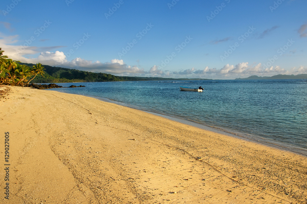 Obraz premium Sandy beach in Lavena village on Taveuni Island, Fiji