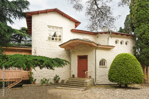 Obraz na plátně Fancy architecture white dacha Anton Chekhov in Yalta