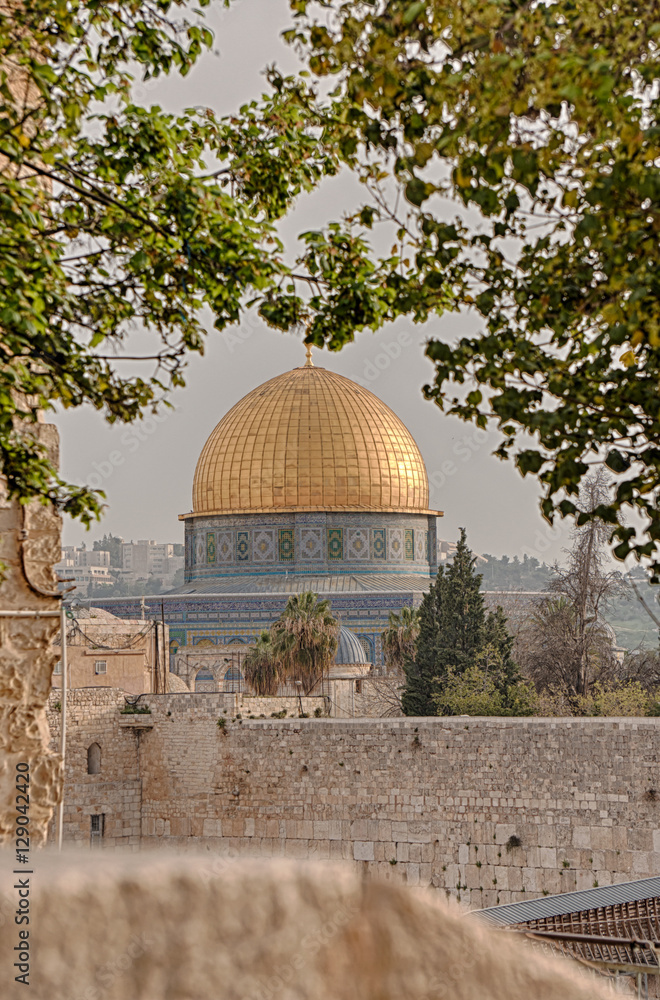 Obraz premium The dome of the Rock Mosque in the old city of Jerusalem