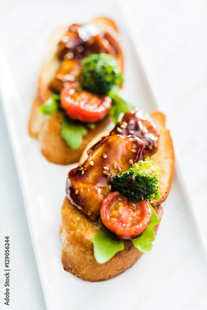 canape with chicken