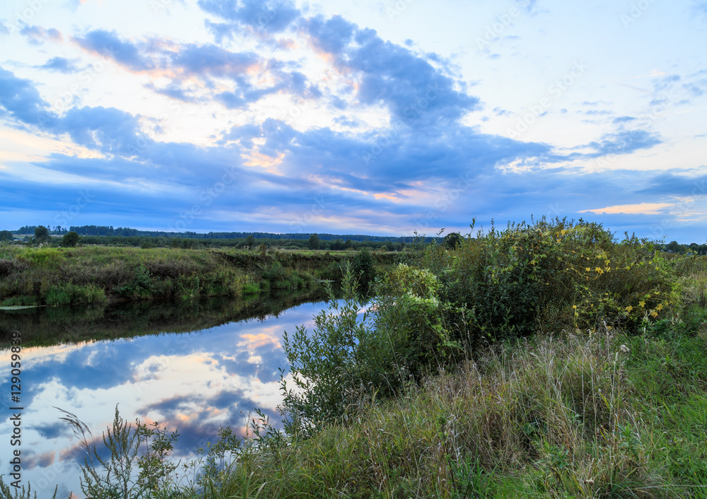 Obraz premium River outside the city