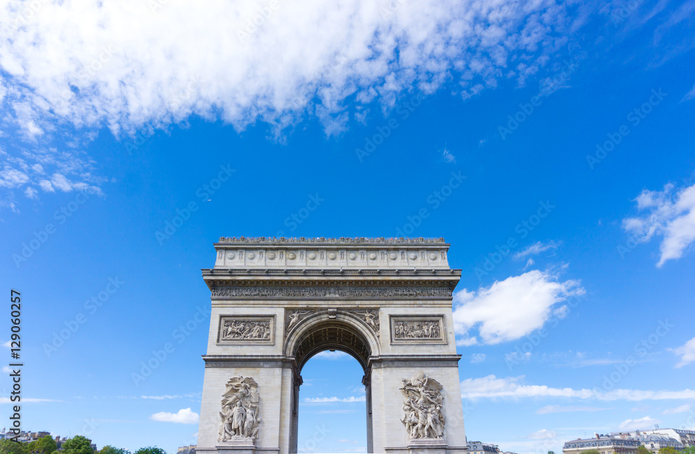 Fototapeta premium PARIS, FRANCE - August 28, 2016 : Arc de triomphe in Paris, one