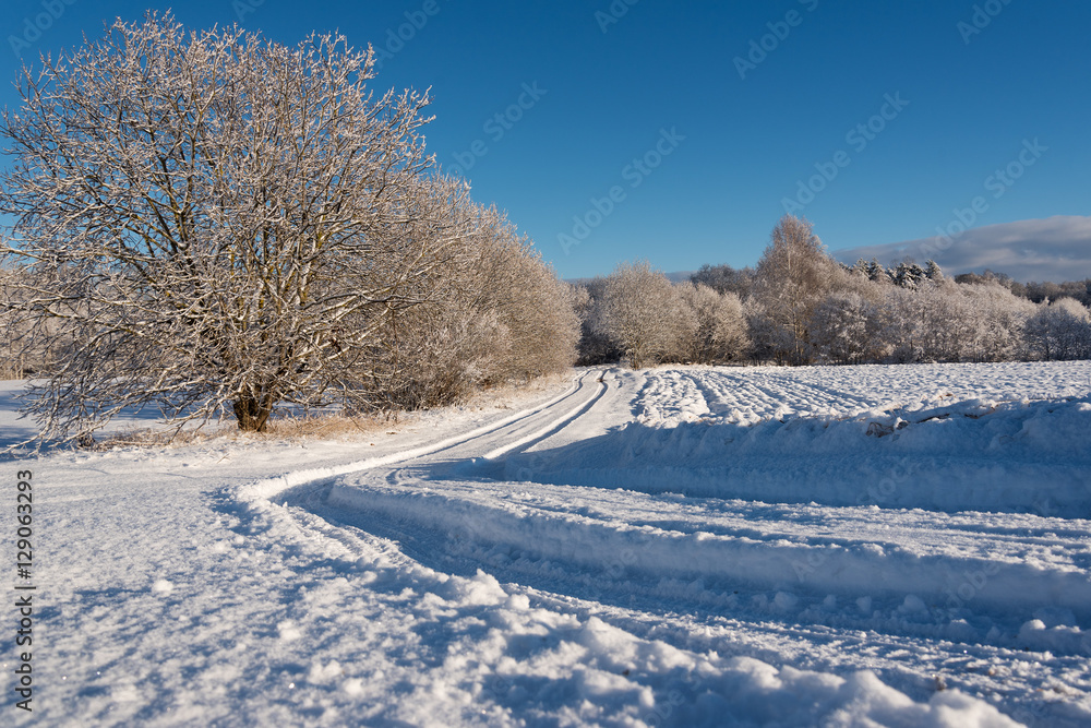 Obraz premium Snowy road in winter time.