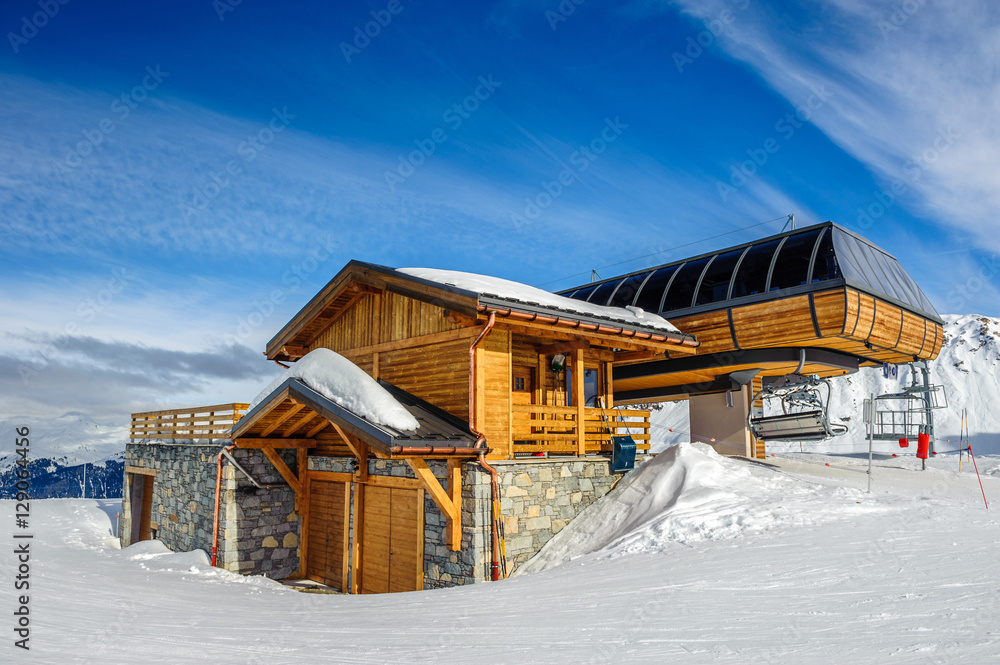 Ski lift station