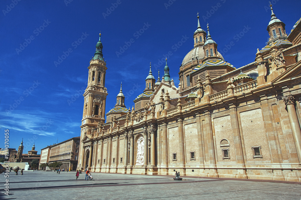 Obraz premium Cathedral of Lady Pilar in Zaragoza
