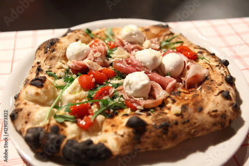 Pizza Napoletana photo