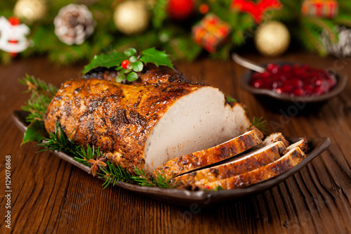 Quadro su tela Roast pork loin with Christmas decoration.