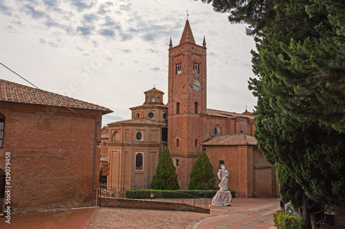 Hauptplatz der Abtei Monte Oliveto Maggiore