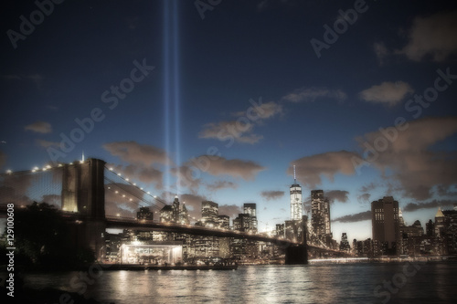 Brooklyn Bridge 9/11 Memorial Lights © Jrg
