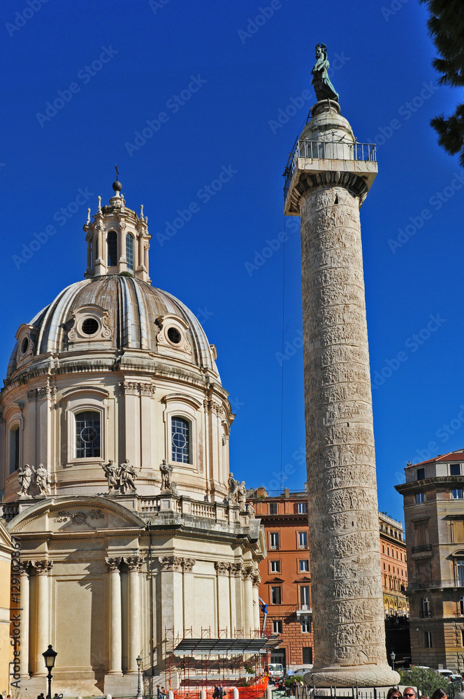 Obraz premium Roma, colonna Traiana e Santa Maria di Loreto