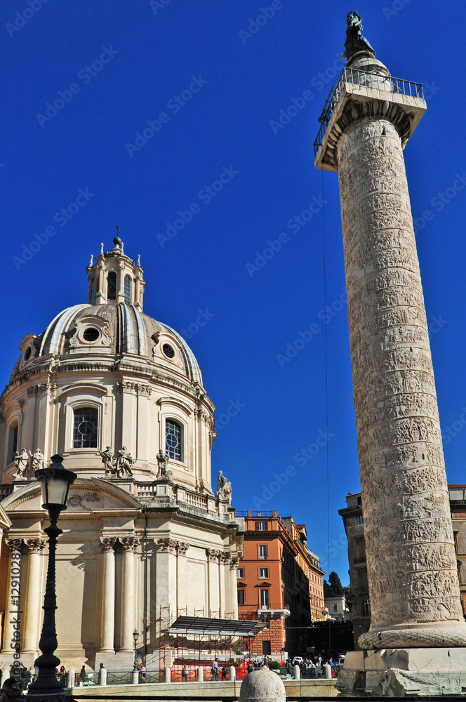 Obraz premium Roma, colonna Traiana e Santa Maria di Loreto