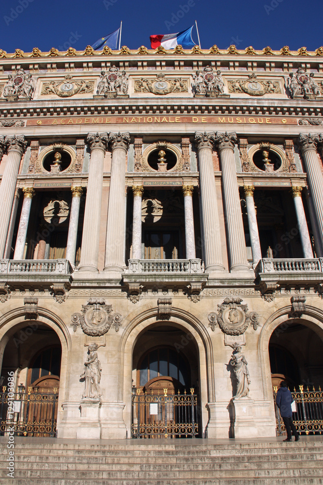 Fototapeta premium Façade de l'opéra Garnier à Paris, France