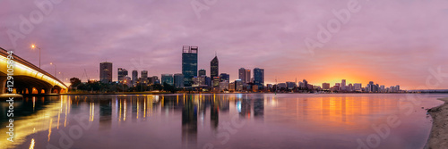 Spectacular sunrise over the city of Perth, Australia © Alexander