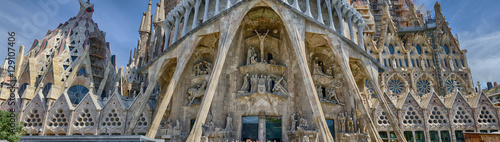 Photo Detailed panoramic view on the bottom part of Sagrada Familia in Barcelona, Spai