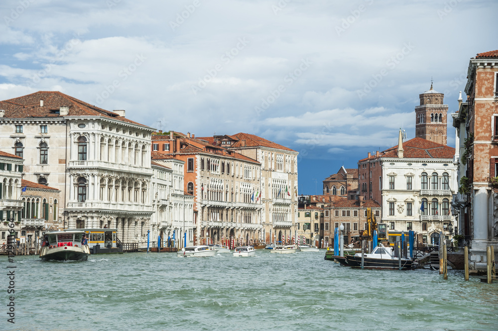 Auf dem Canal Grande in Venedig