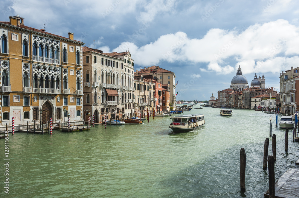 Canal Grande in Venedig mit Santa Maria Salute Kirche