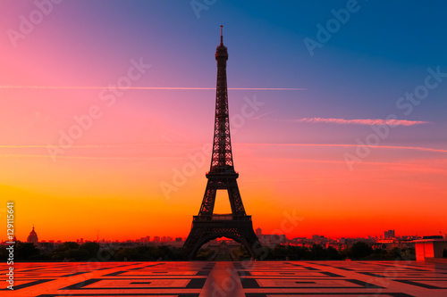 The Eiffel Tower in Paris at sunrise, France © INTERPIXELS